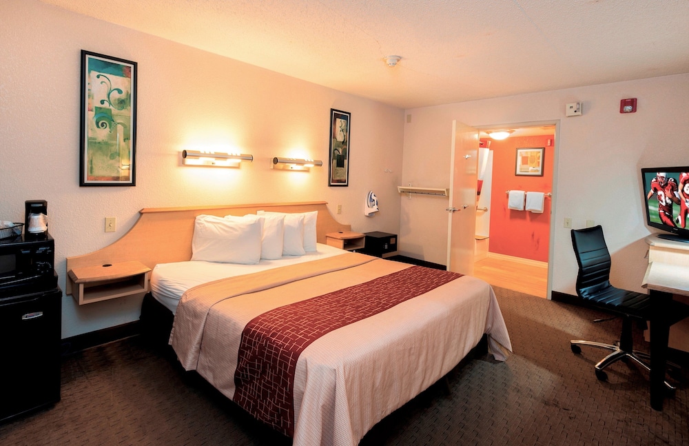 Superior Room, 1 King Bed, Accessible (Smoke Free) - Photo 3