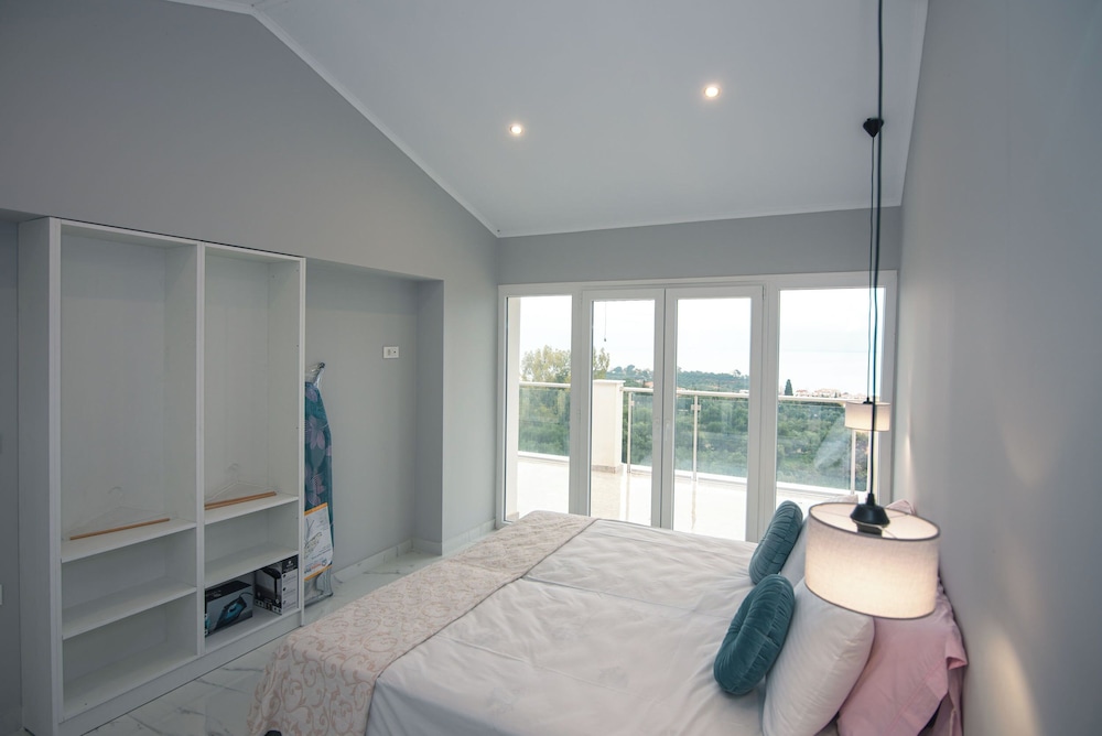 Luxury Apartment, 1 King Bed with Sofa bed, Balcony, Ocean View
