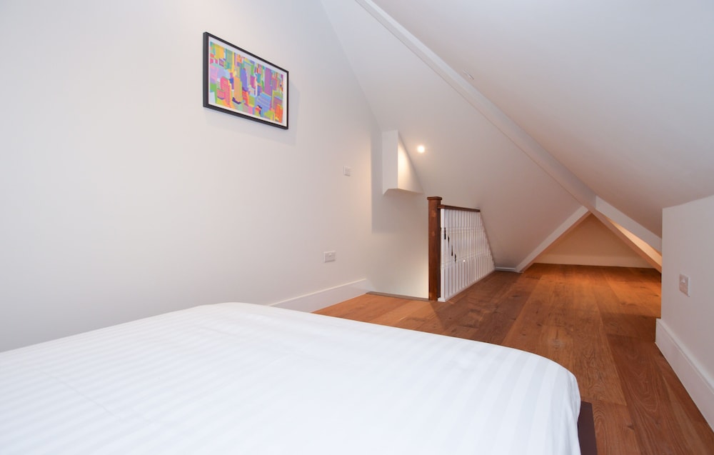 Split Level Deluxe Studio Apartment photo 2