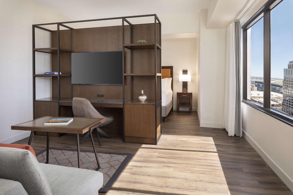 Executive Suite, 1 King Bed (High Floor) - Photo 3