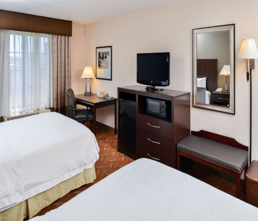 Room, 2 Queen Beds, Accessible, Non Smoking - Photo 1
