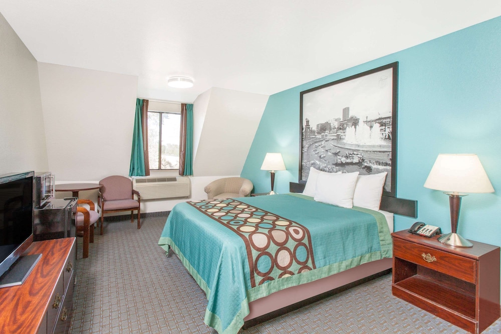 Room, 1 Queen Bed, Smoking - Photo 1
