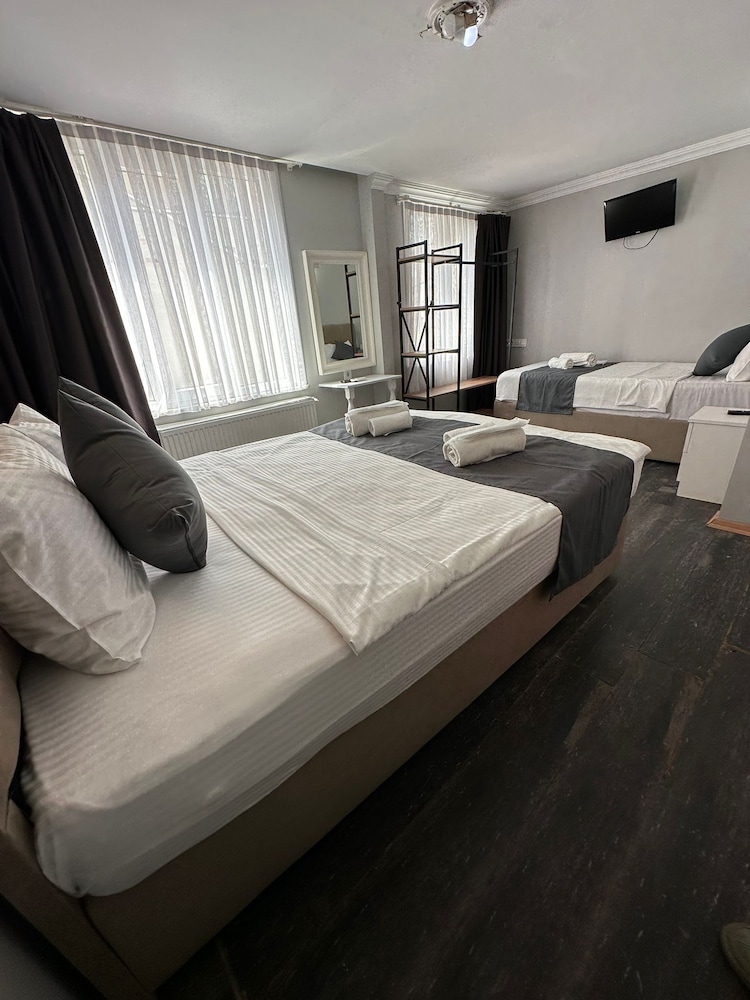 Standard Triple Room, Multiple Beds photo 3