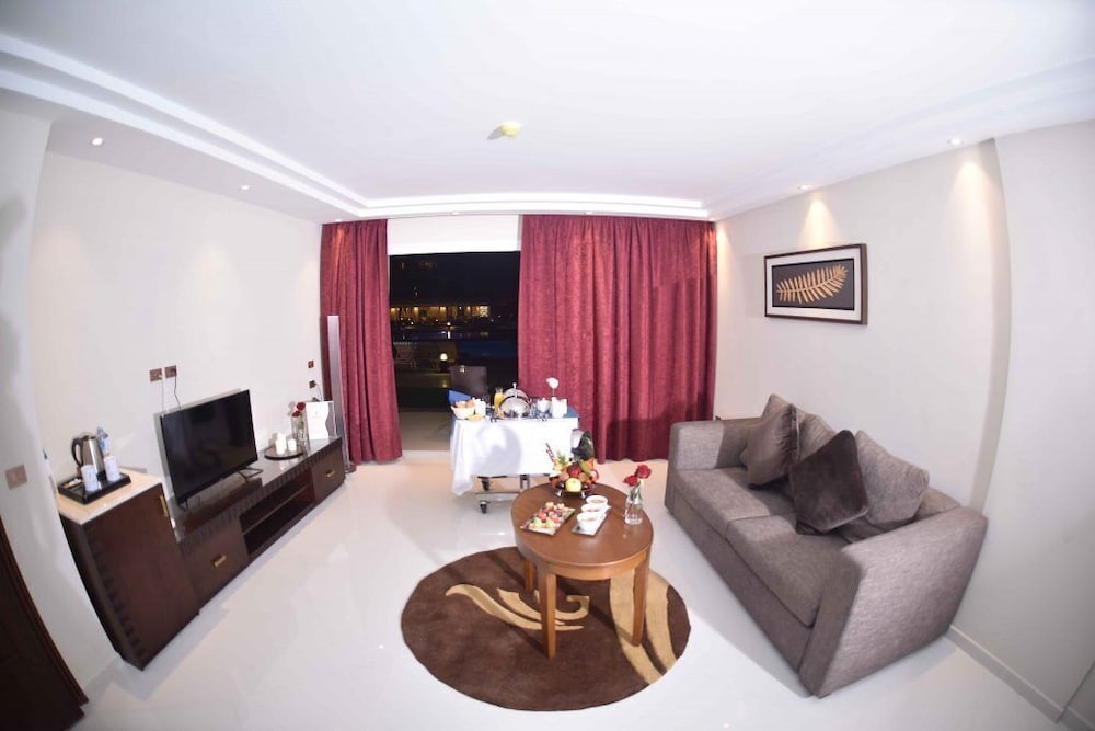 Executive Suite, Pool View photo 2