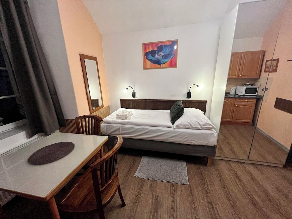 Economy Room, Shared Bathroom