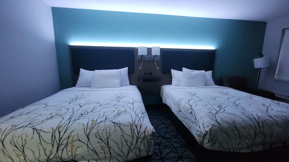Room, 2 Queen Beds, Non Smoking - Photo 2