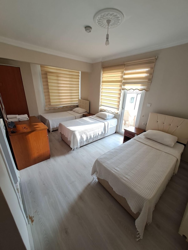 Classic Room, 3 Twin Beds photo 1