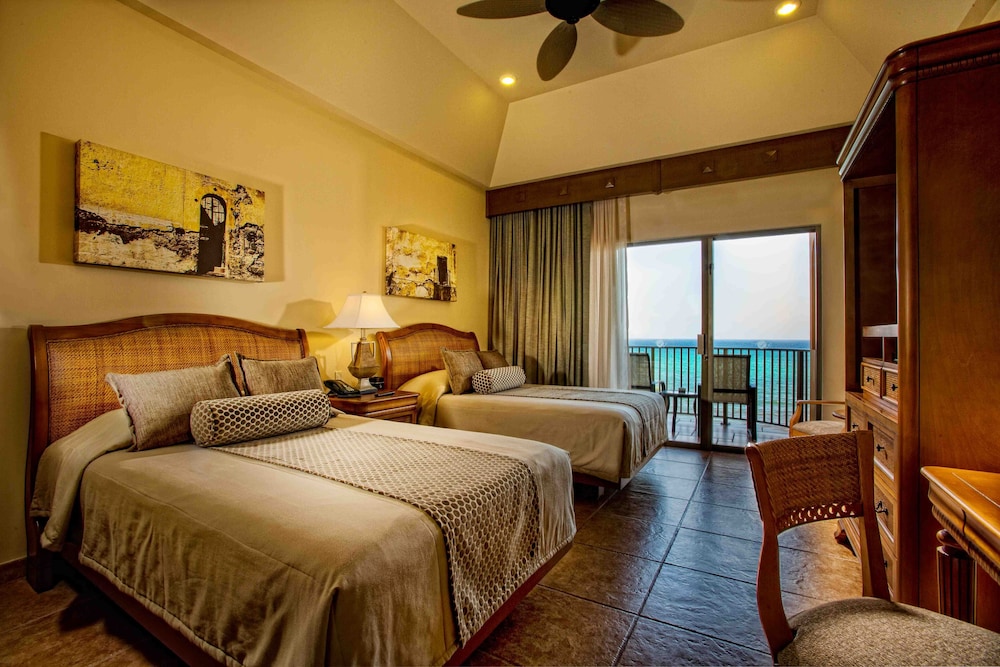Deluxe Junior Suite Beachfront - Photo 1
