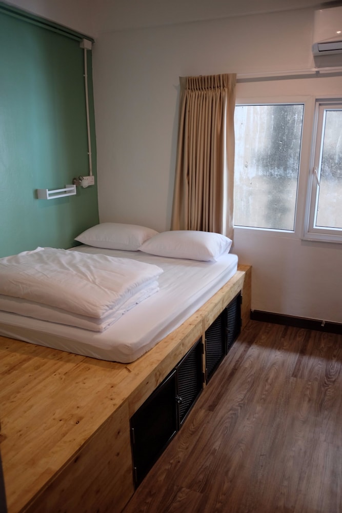 Double or Twin Room with Private Bathroom photo 2