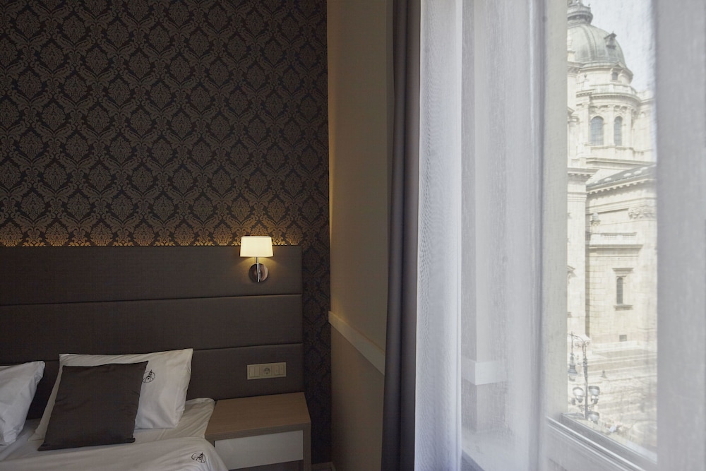 Suite, 2 Bedrooms, City View - Photo 15