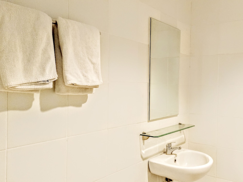 Deluxe Double or Twin Room - Photo 16