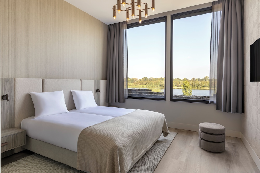 Standard Double Room, Lake View