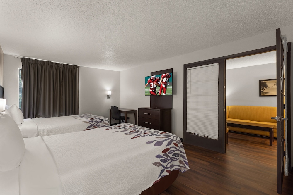 Suite, Non Smoking (2 Double Beds and Sofa Bed) - Photo 4