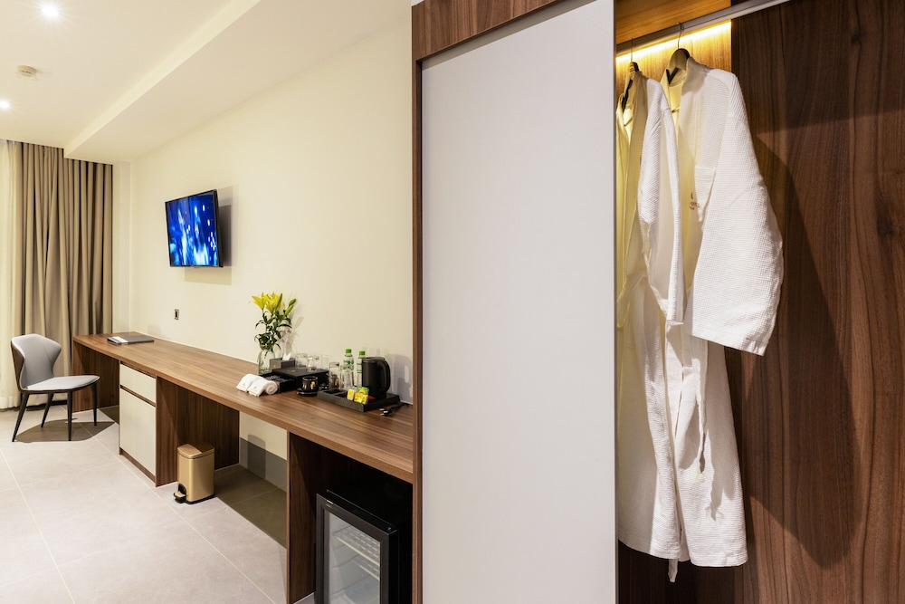 Superior Double Room, 1 King Bed - Photo 7