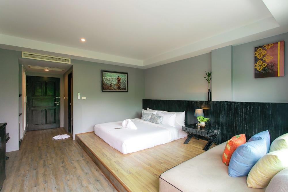 City Room - Photo 15