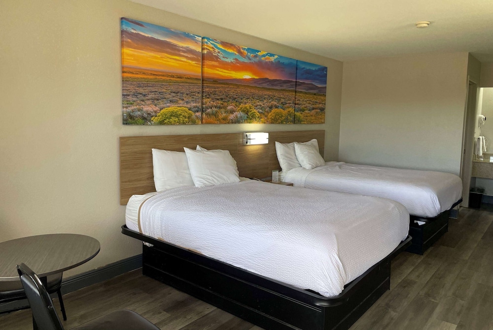 Standard Room, 2 Queen Beds - Photo 2