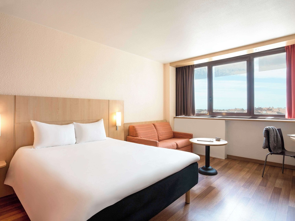 Standard Room, 1 Double Bed with Sofa bed - Photo 6