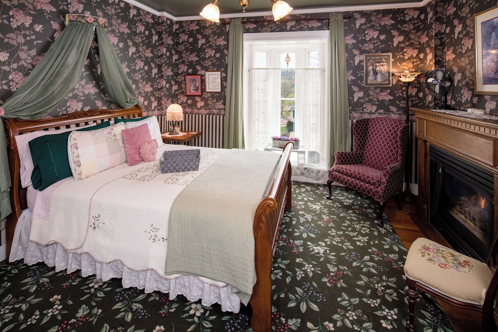 Single Room (Amanda)