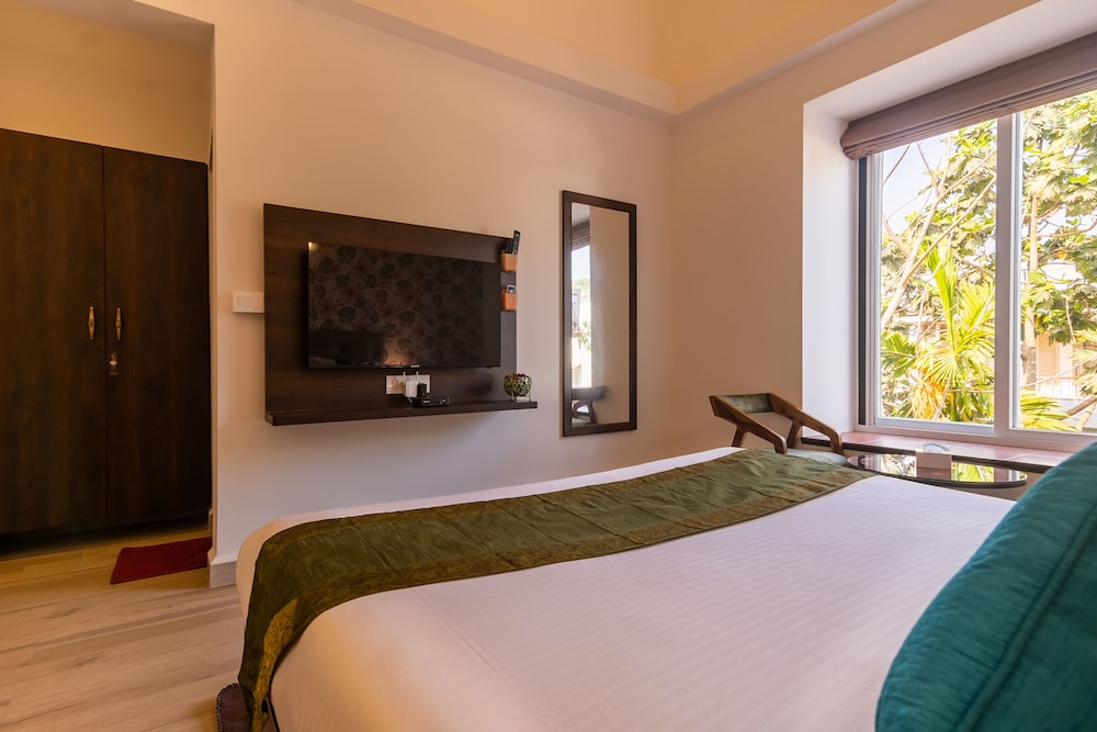 Deluxe Room with Private Balcony photo 2