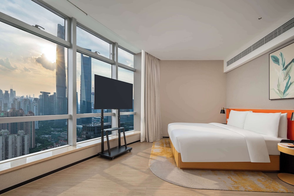 Basic Room, 1 King Bed, Accessible thumbnail 5