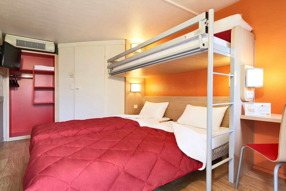 Standard Room, 3 Twin Beds photo 2
