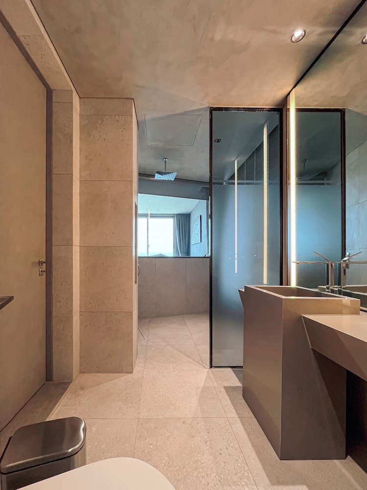 Deluxe Double Room Oceanfront Without Bathtub Free Daily High Tea - Photo 2