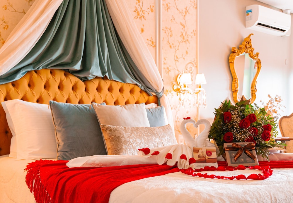 Luxury Double Room, 1 Queen Bed, Jetted Tub (Cannes), photo 6