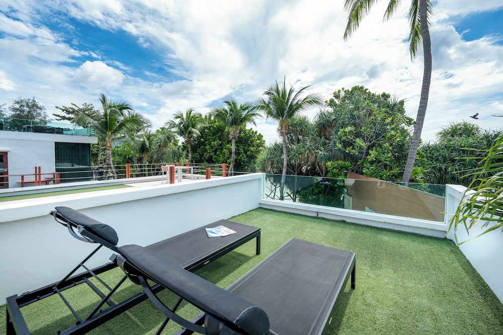 Beachfront Grand Pool Villa (1 Bed) - Photo 18