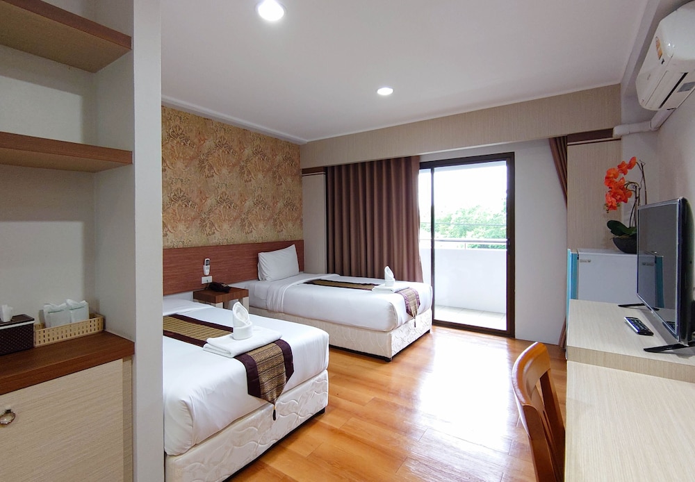 Standard Twin Room - Photo 1