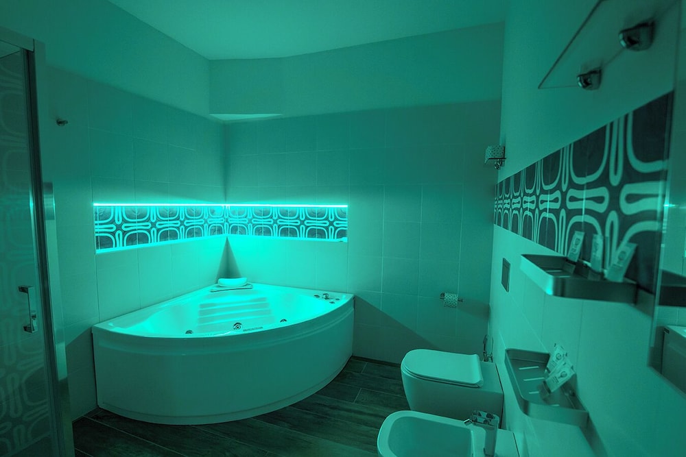 Luxury Studio Suite, Jetted Tub, Annex Building (Via Guglielmo S. Felice)