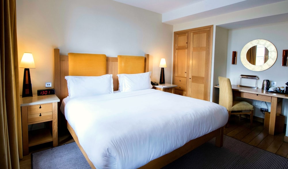 Classic Suite, 1 King Bed with Sofa bed, River View photo 2