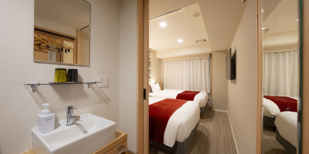 Economy Twin Room, Non Smoking - Photo 10