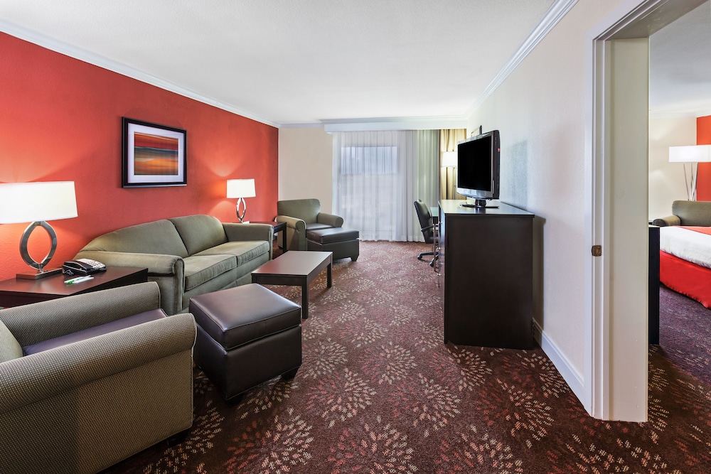 Standard Room, 2 Queen Beds, Courtyard View - Photo 2
