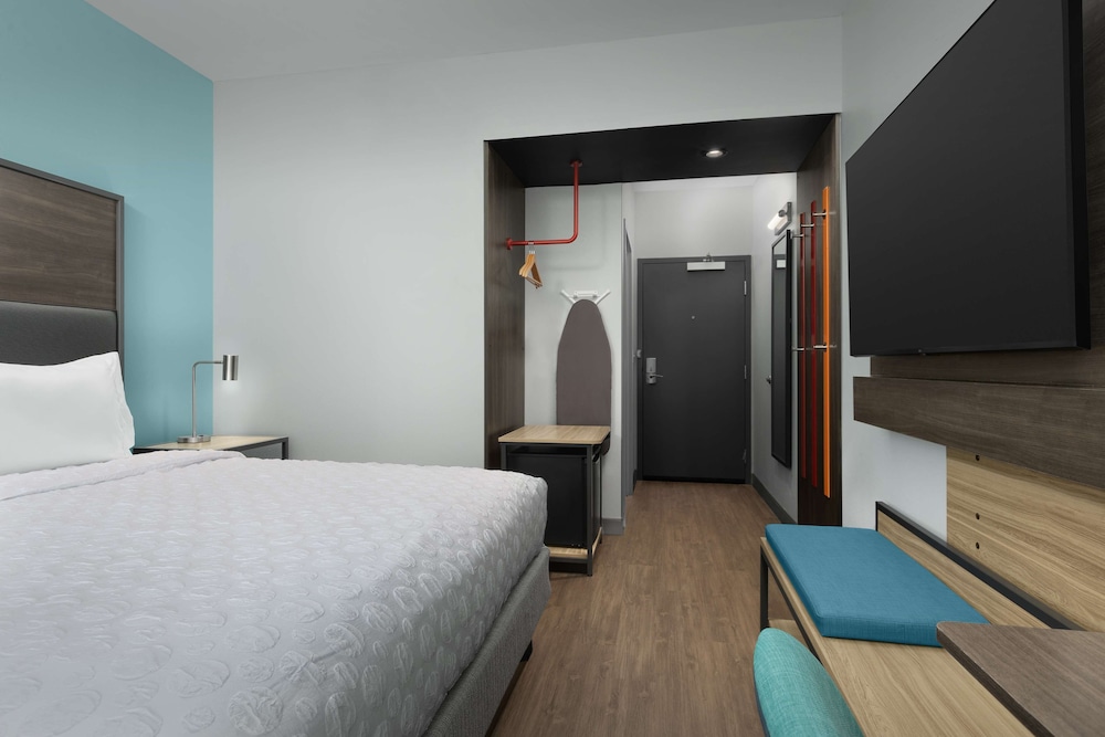 Room, 1 King Bed - Photo 4