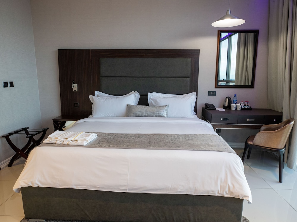 Executive Room - Photo 9