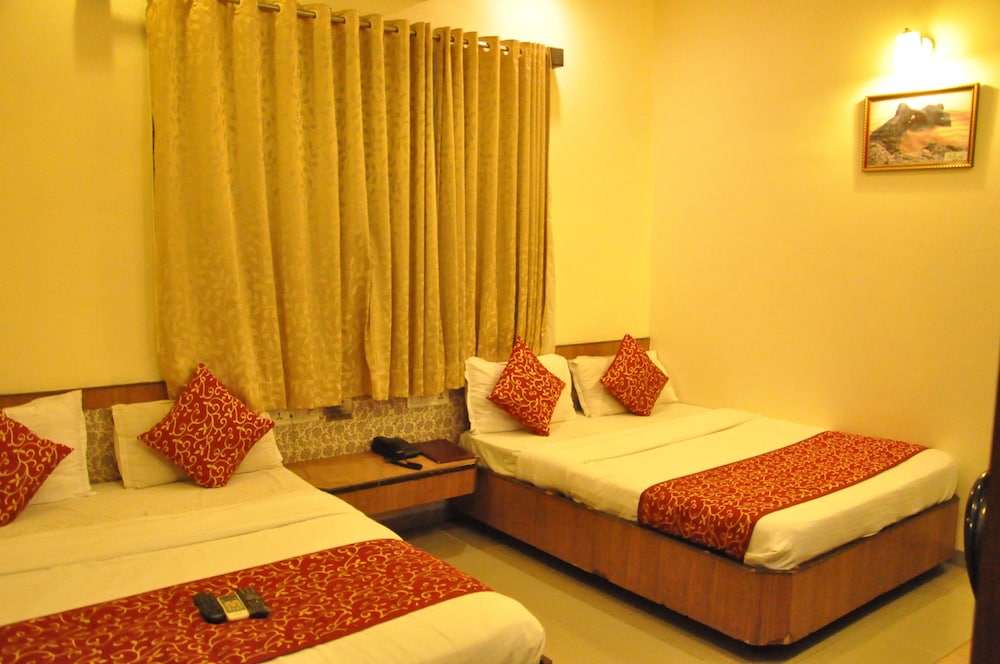 Classic Quadruple Room, 2 Double Beds, Non Smoking photo 3