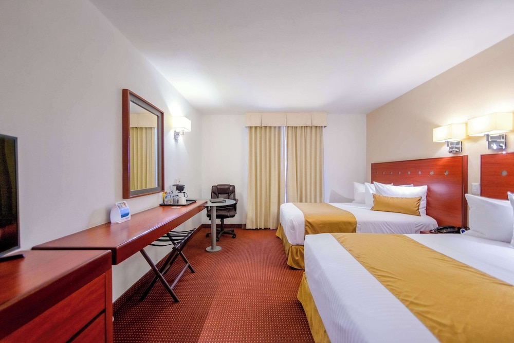 Standard Room, 2 Double Beds, Non Smoking - Photo 3