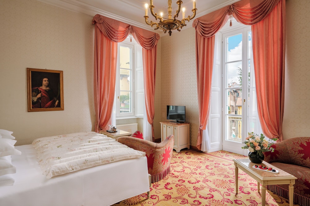 Deluxe Double or Twin Room (Park / Town View)