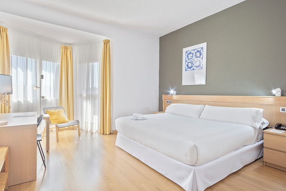 Double Room, 1 King Bed - Photo 1