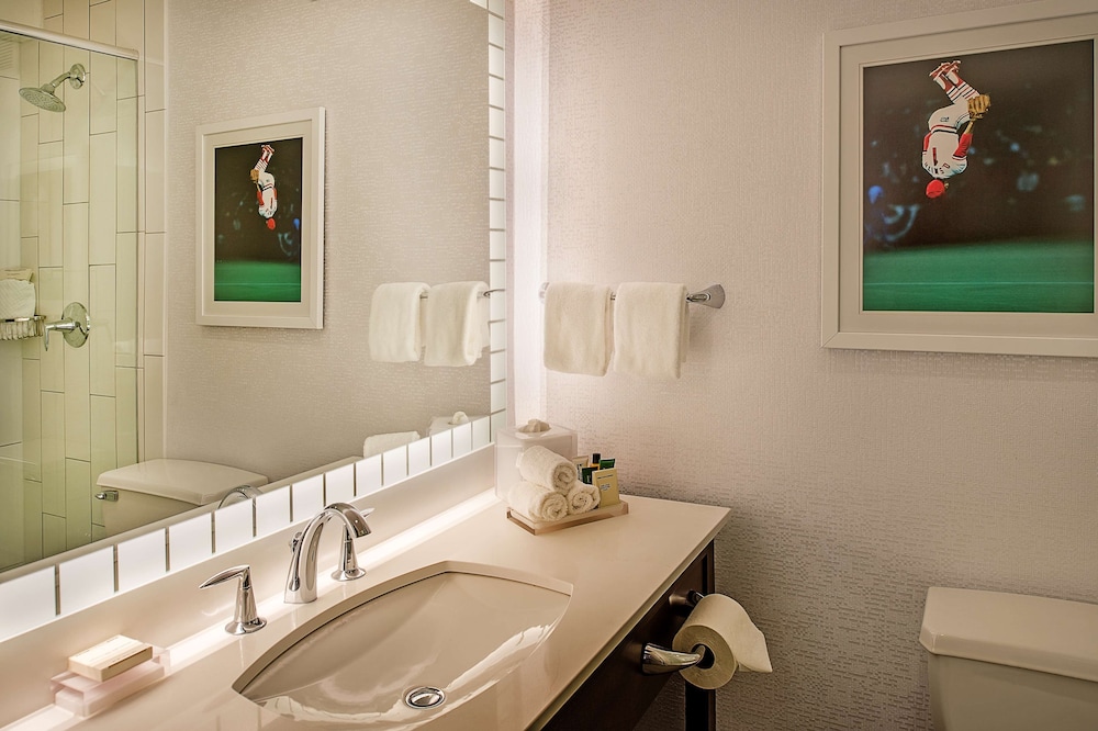 Room, 2 Queen Beds, City View - Photo 6