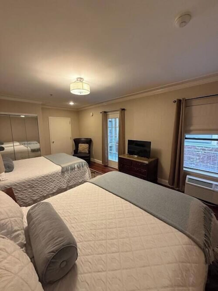 Family Room, TWO QUEEN BED SUITE with Wet Bar