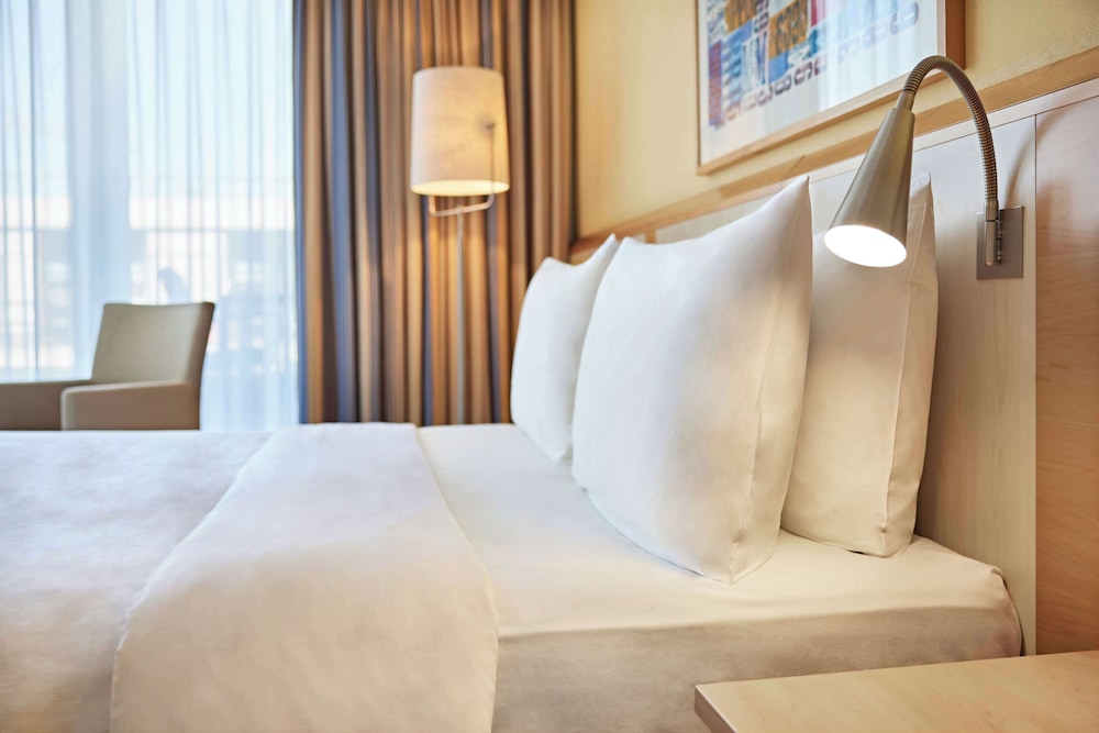 Deluxe Room, 1 Queen Bed, Balcony - Photo 6