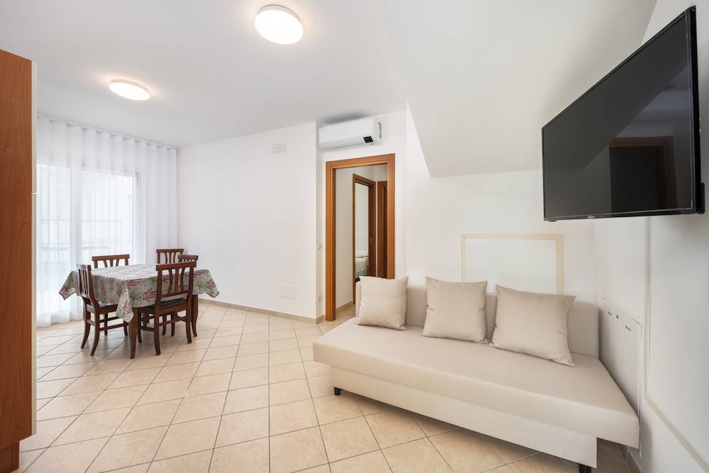 Two-room apartment with Terrace photo 3