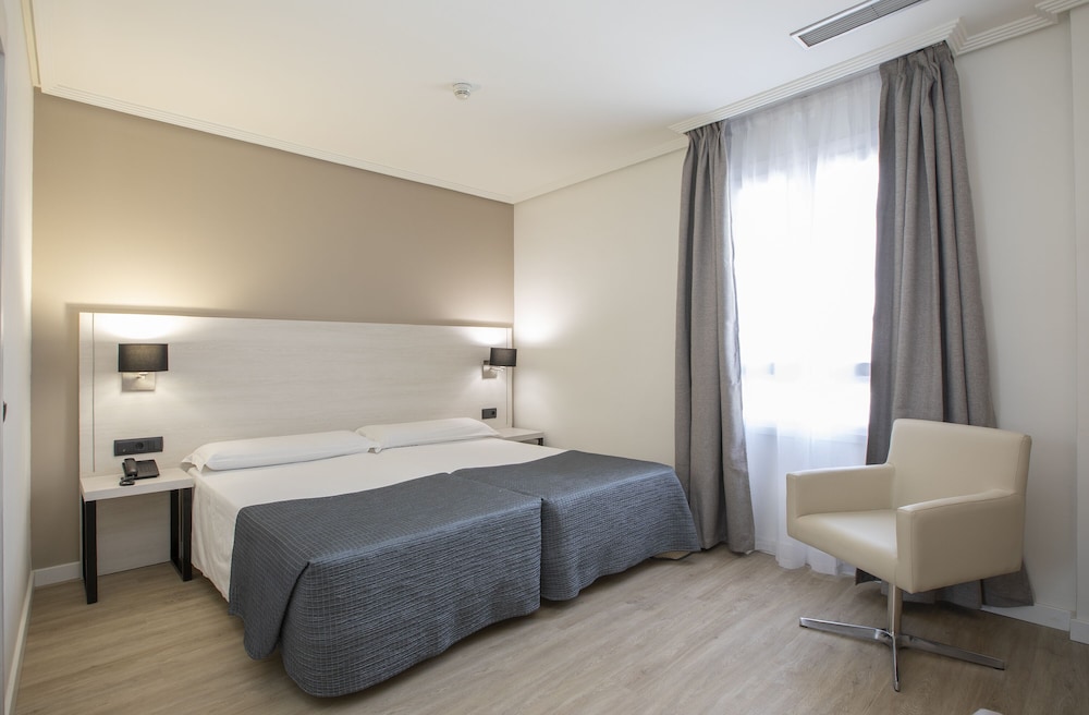 Double or Twin Room (Single Use) - Photo 1