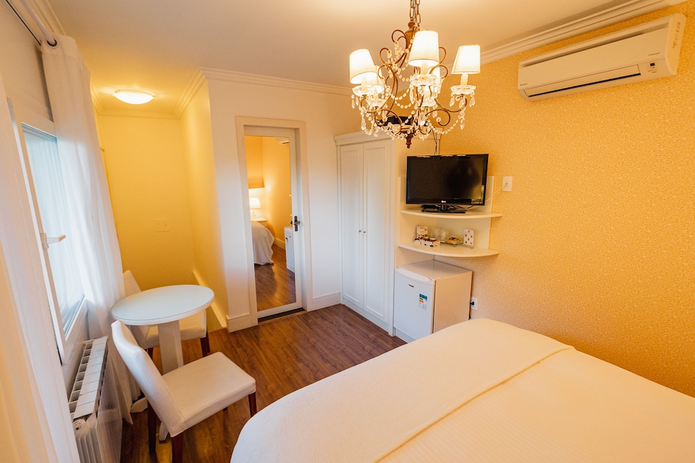 Luxury Double Room thumbnail 5