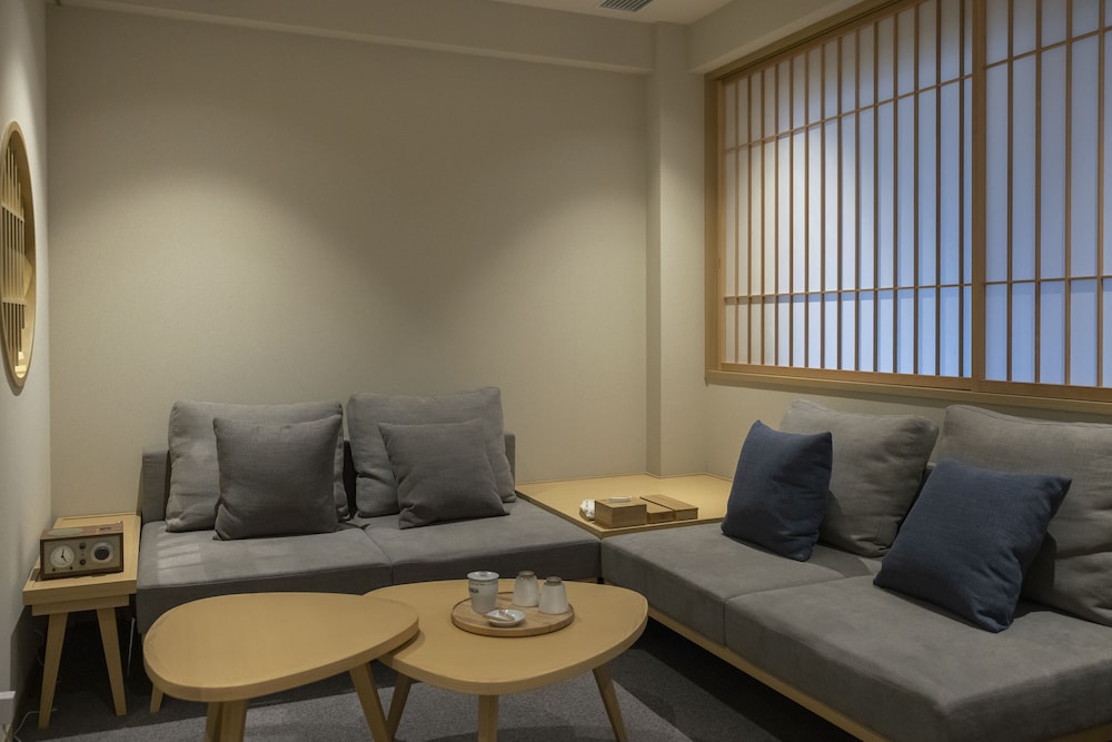 Superior Twin Room, Non Smoking - Photo 16
