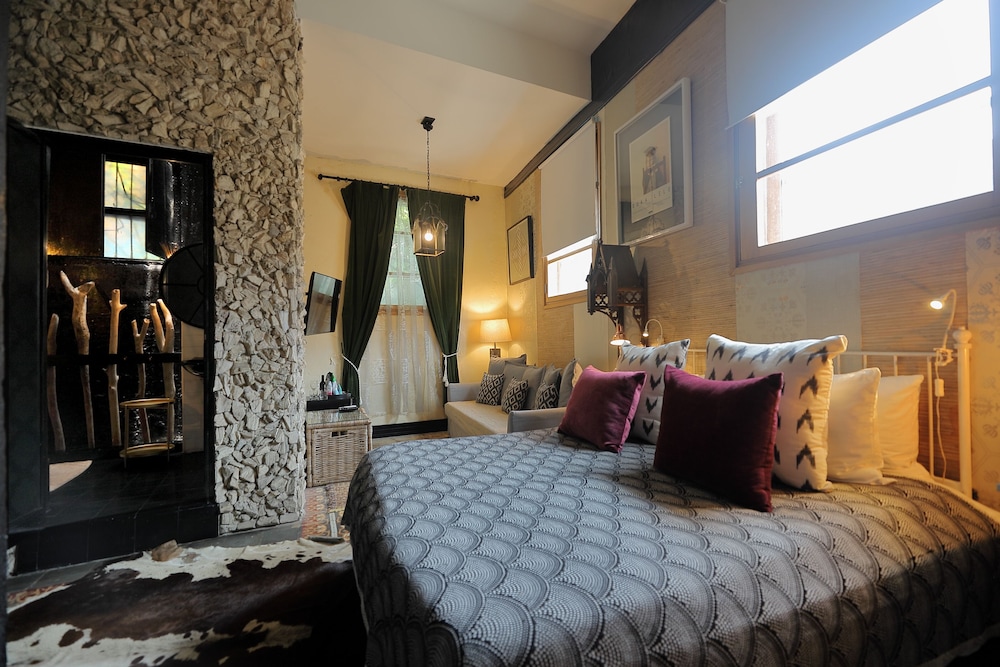 Luxury Room - Photo 16