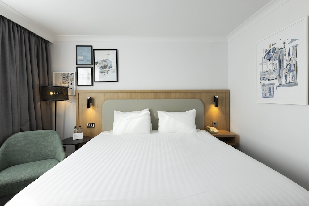 Standard Room, 1 King Bed - Photo 4