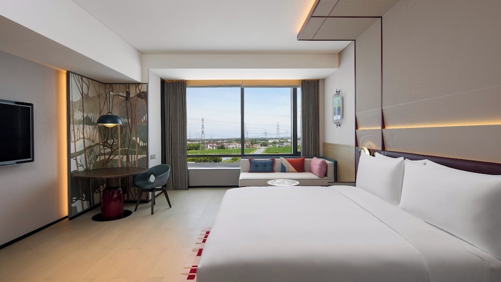 KING DELUXE ROOM