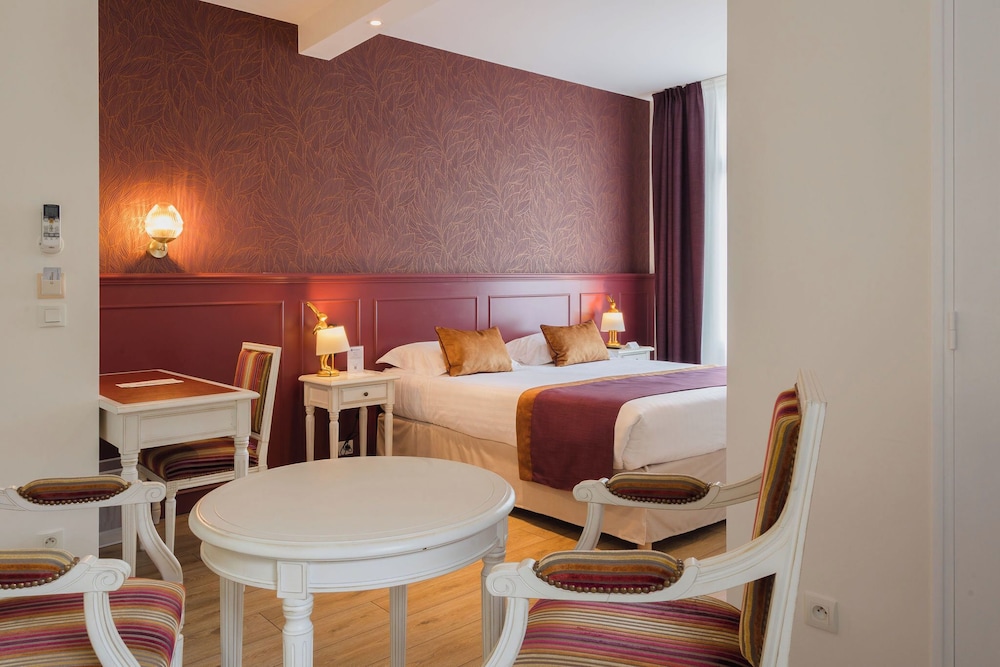 Junior Suite, 1 King Bed, Non Smoking, Balcony - Photo 3